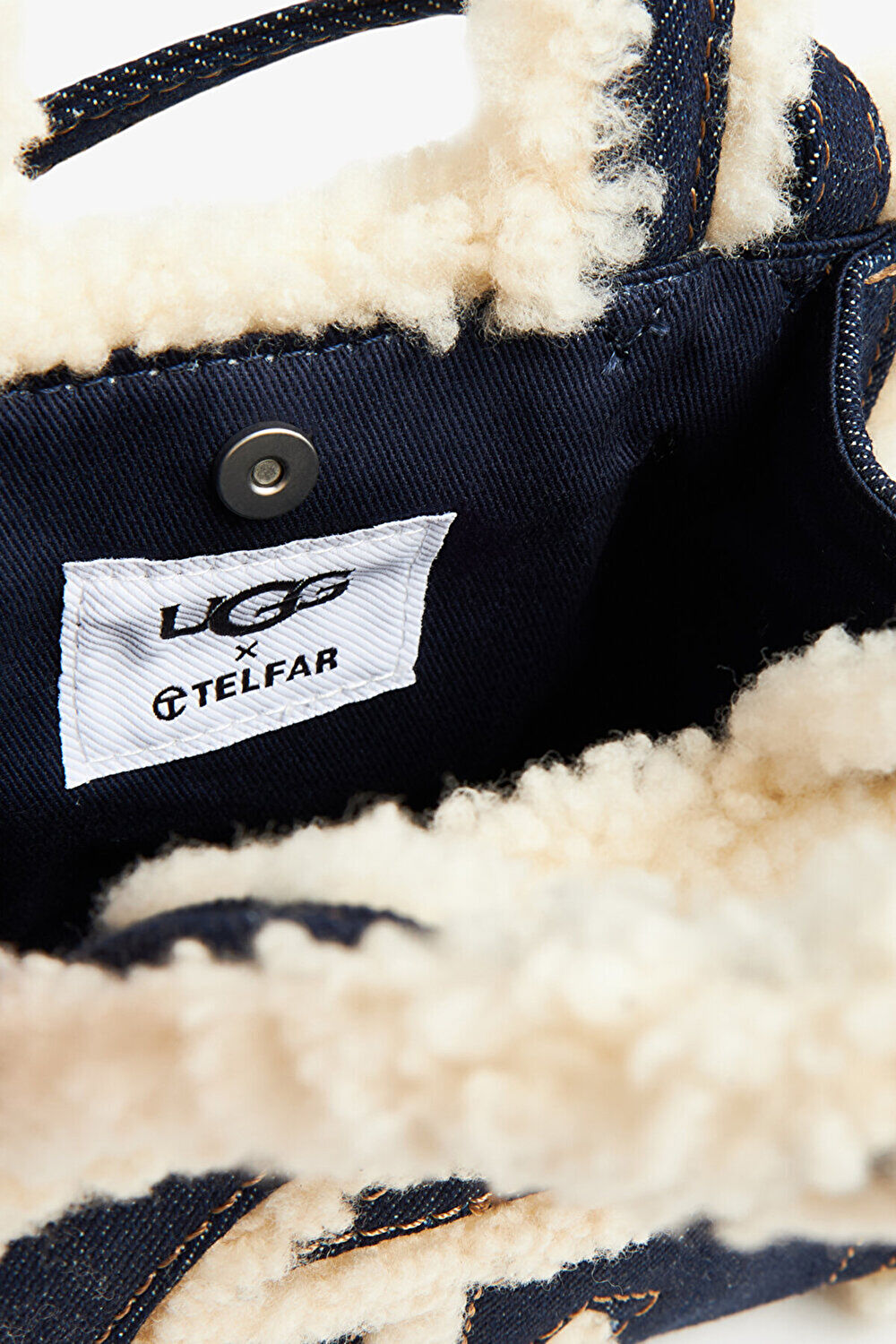 W Ugg X Telfar Small Mavi Çanta_4