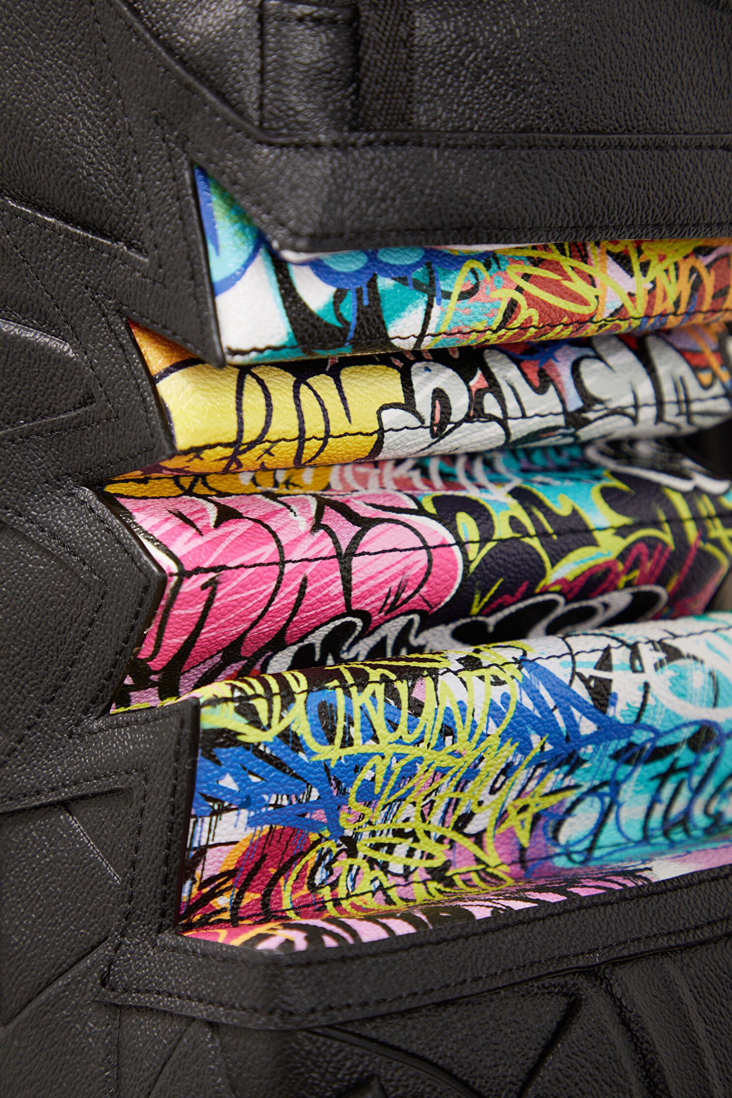 Outlet Men Sprayground Graffiti Bite Black Bag