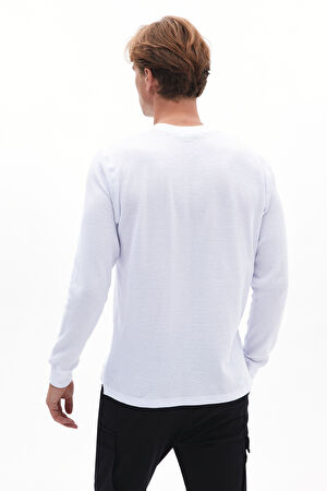 Beyaz Bisiklet Yaka Desenli T-Shirt_3