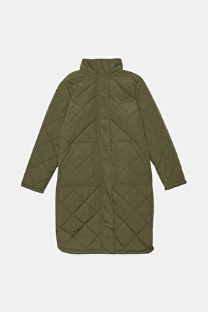 %100 Recycled Polyester Kapitone Detaylı Kaban