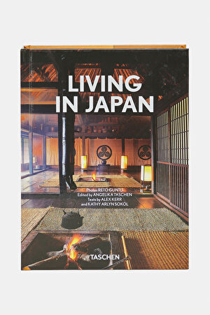 Living in Japan 40th Edition