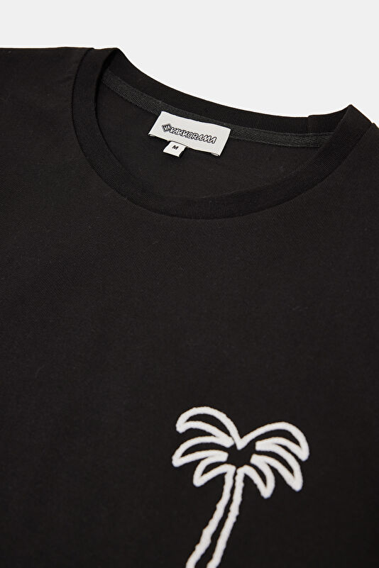 Siyah Bisiklet Yaka Nakışlı T-Shirt 3