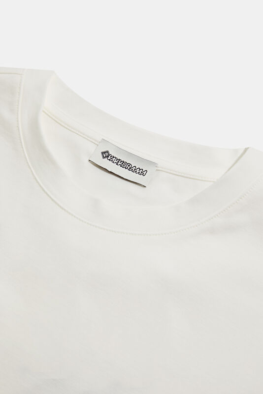 Ekru Bisiklet Yaka Nakışlı T-Shirt 3