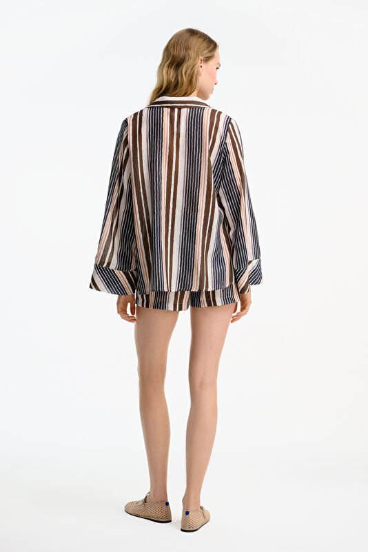Çok Renkli Çizgili Desenli Gömlek 2