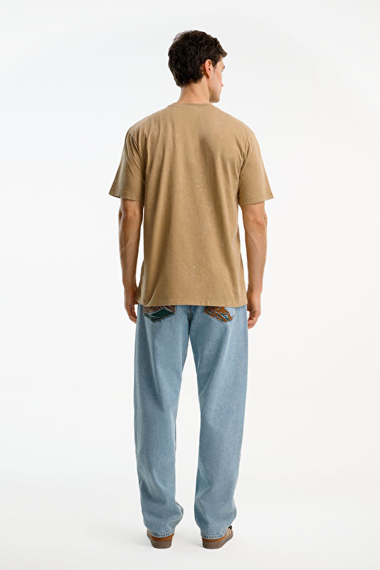 Relax Kalıp Kahve Bisiklet Yaka Nakışlı Erkek T-Shirt 2