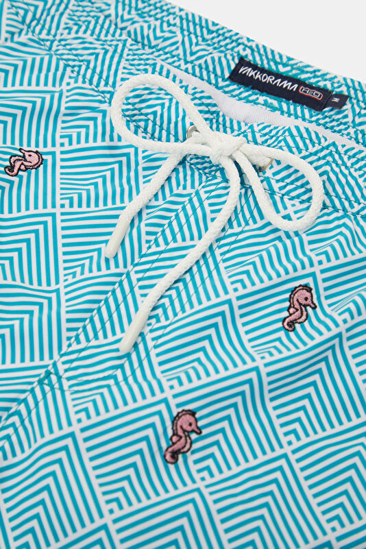 White Design Filled Elastic Swimsuit 3
