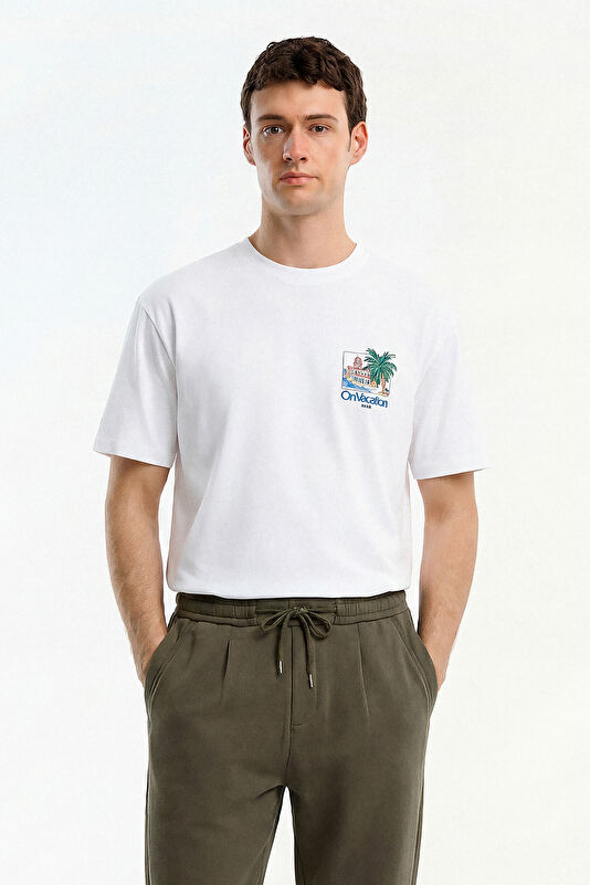 Relax Kalıp Beyaz Bisiklet Yaka Baskılı Erkek T-Shirt