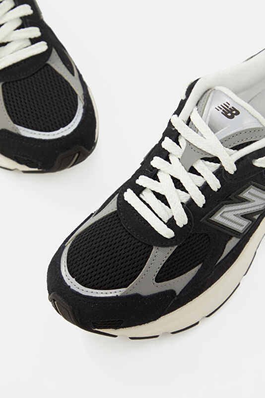2010 Black Women's Sneakers 4