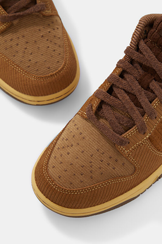 Dunk Low Retro Premium Tan Men's Sneakers 4