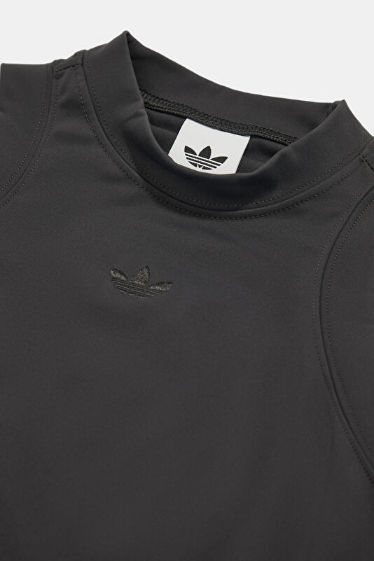 Siyah Dik Yaka Kadın T-Shirt 3
