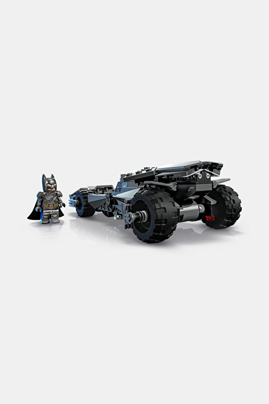 76331 DC Batman™ ve Superman™ Batmobile™ 3