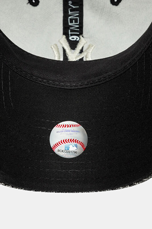 Washed Paisley 9Twenty New York Yankees Black Cap 4