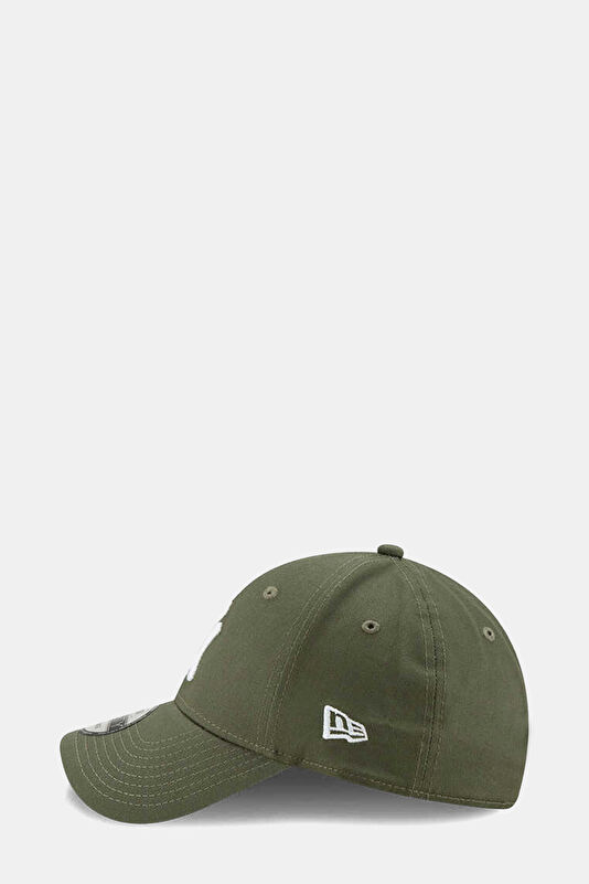 League Essential 940 New York Yankees Cap 4