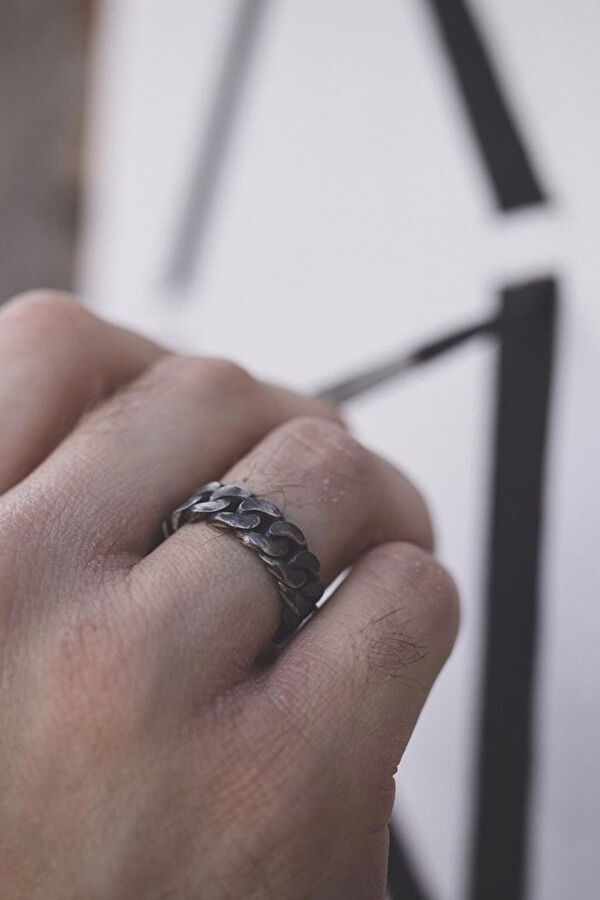 Oxidized Curb Chain Ring 3