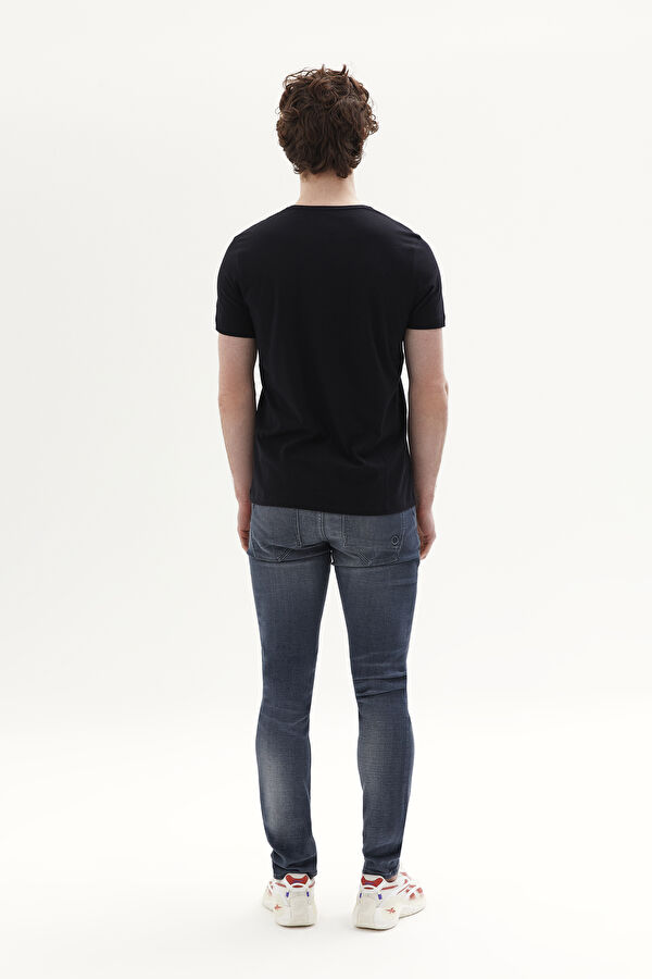Dar Kalıp Siyah V Yaka Erkek T-Shirt 3