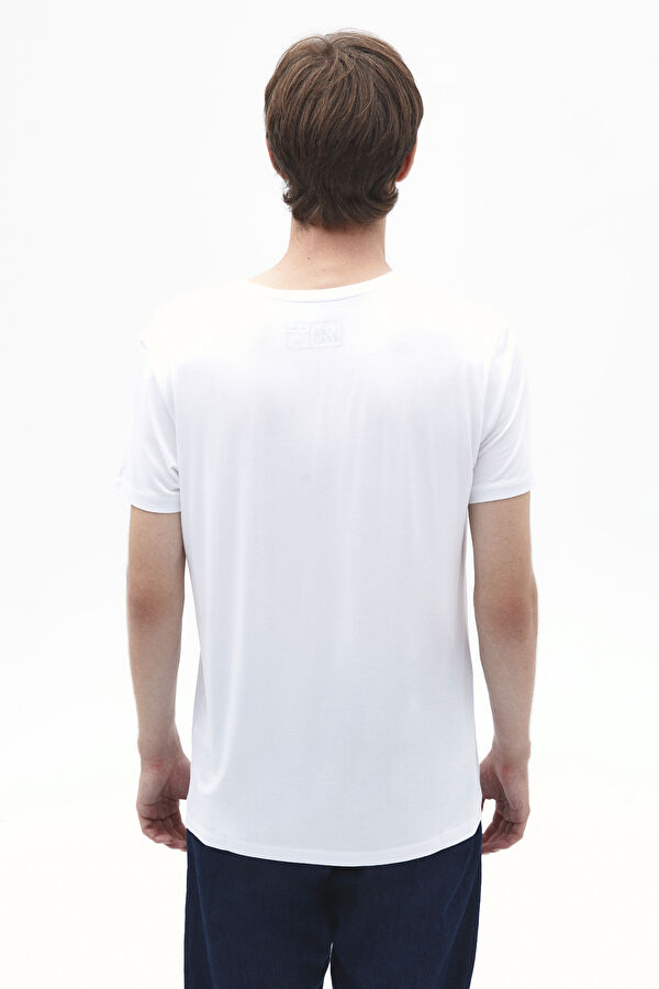 Slim Fit White V-Neck Men's T-Shirt 2