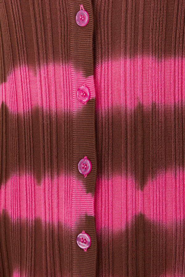 Pembe Desenli Hırka 4