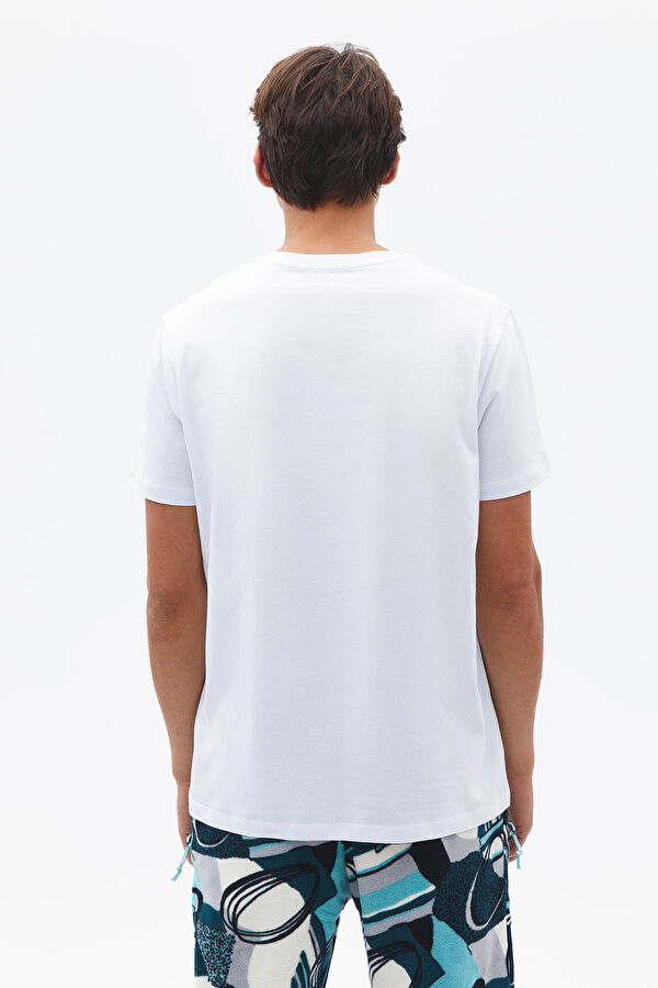 Beyaz Bisiklet Yaka Desenli T-Shirt 2