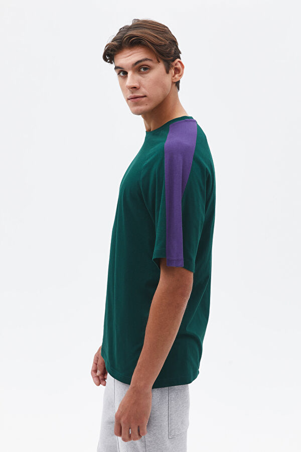 Relax Kalıp Yeşil Bisiklet Yaka Garni Detaylı T-Shirt 3