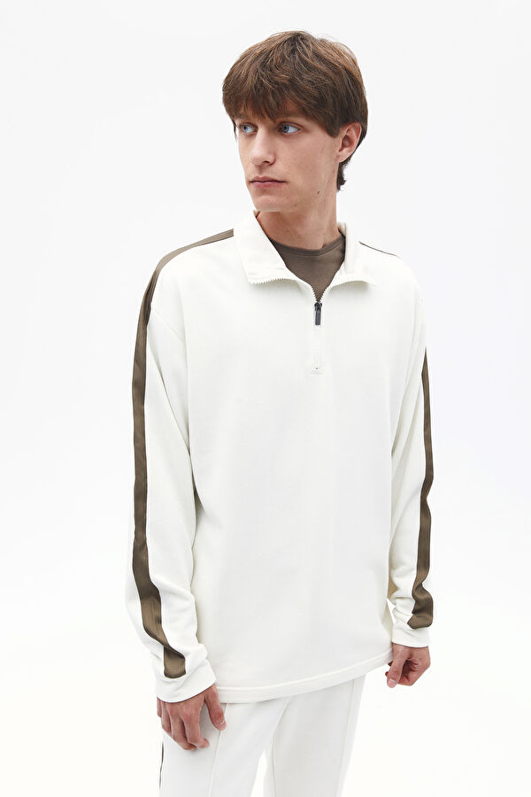 Ekru Dik Yaka Sweatshirt 3