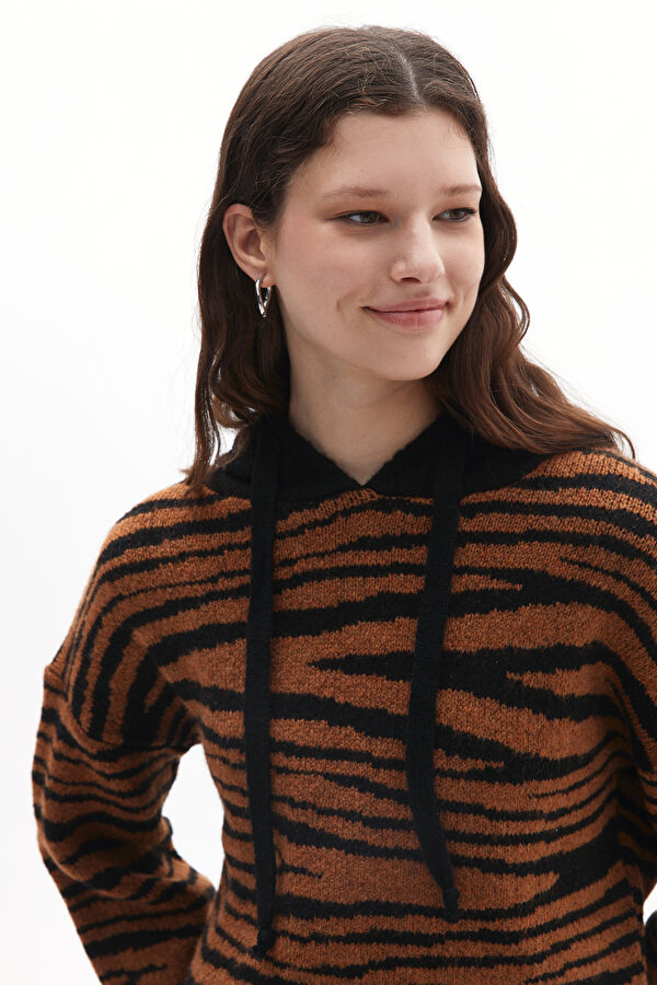 Colorful Patterned Knitted Women's Sweater 2