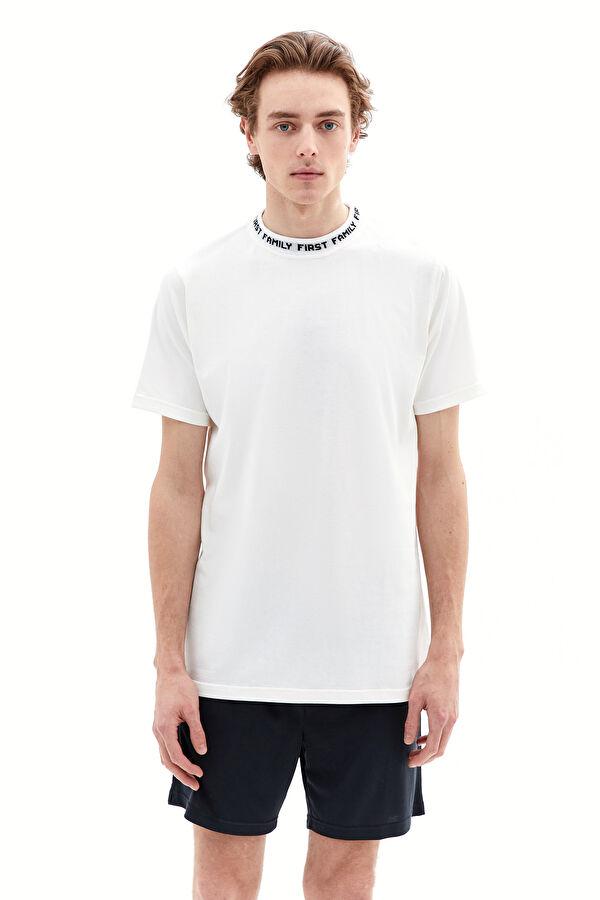 Beyaz Bisiklet Yaka Baskılı T-Shirt