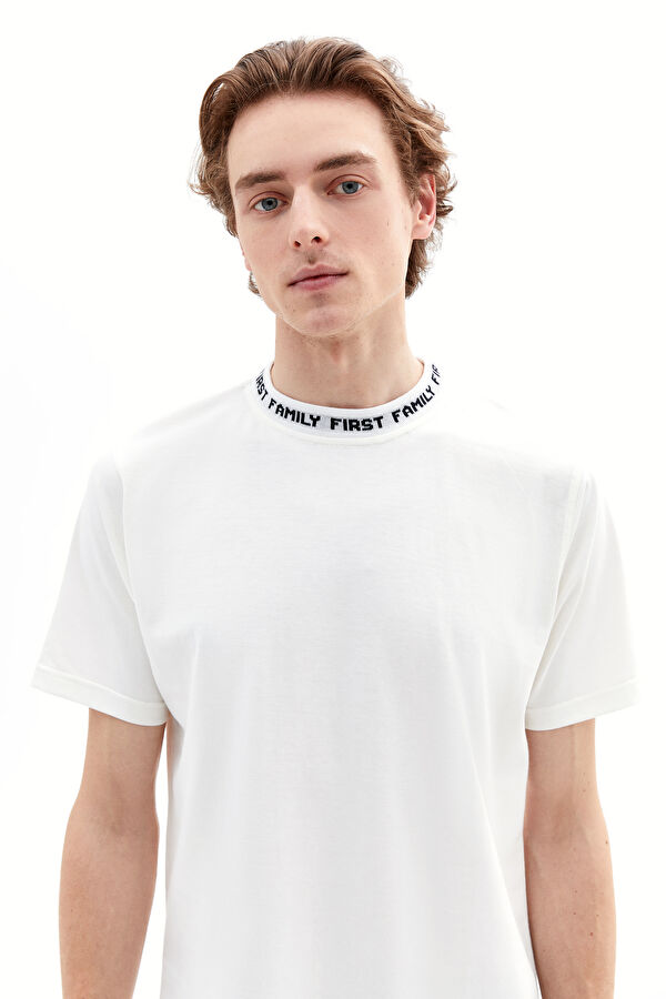 Beyaz Bisiklet Yaka Baskılı T-Shirt 2
