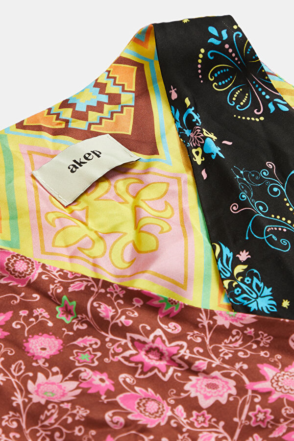 Multicolor Design Filled V Neck Blouse 3