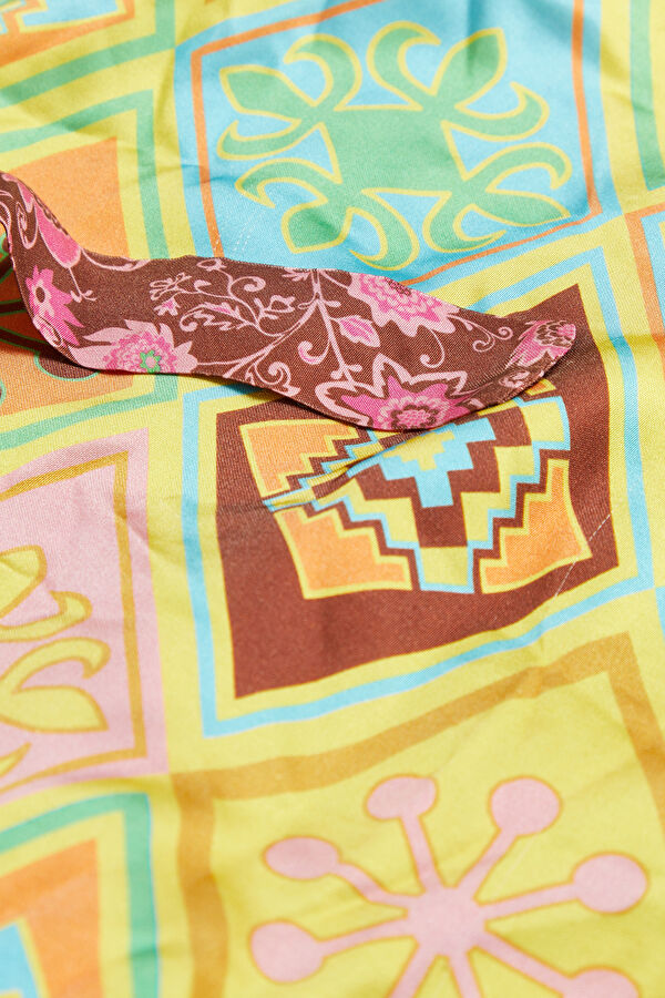 Multicolor Design Filled V Neck Blouse 4