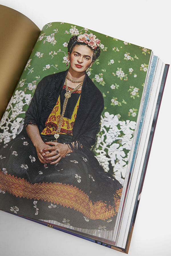 XL-Frida Kahlo: The Complete Paintings 10