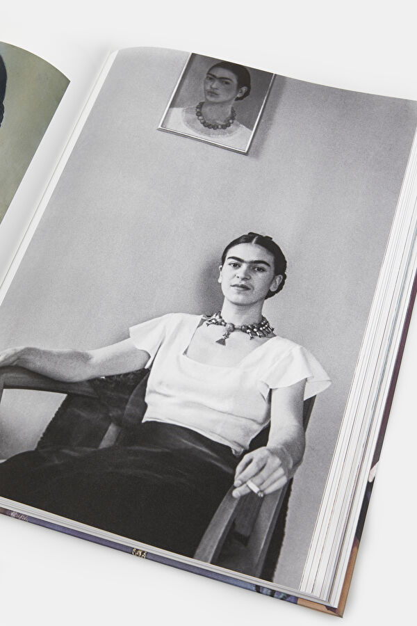 XL-Frida Kahlo: The Complete Paintings 12