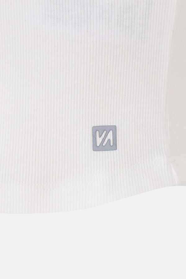 Close Fit Ecru Halter Tshirt 3