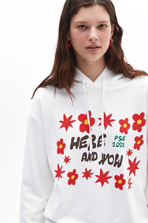 Beyaz Kapuşonlu Kadın Sweatshirt 2