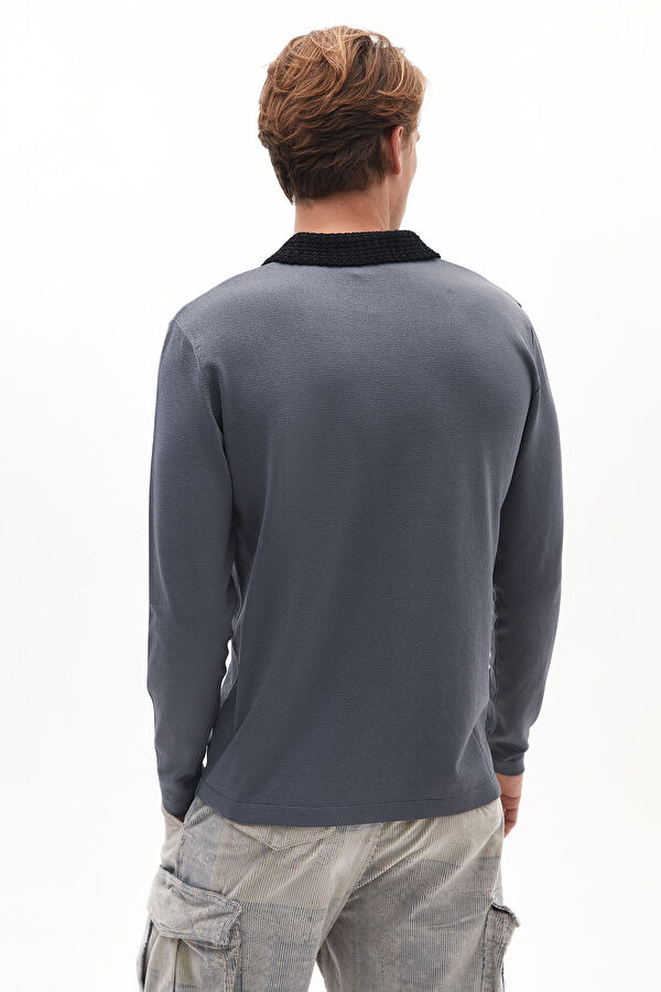 Grey Gradient Pattern Knitted Men's Sweater 2