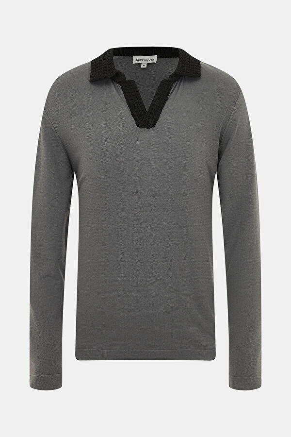 Grey Gradient Pattern Knitted Men's Sweater 3