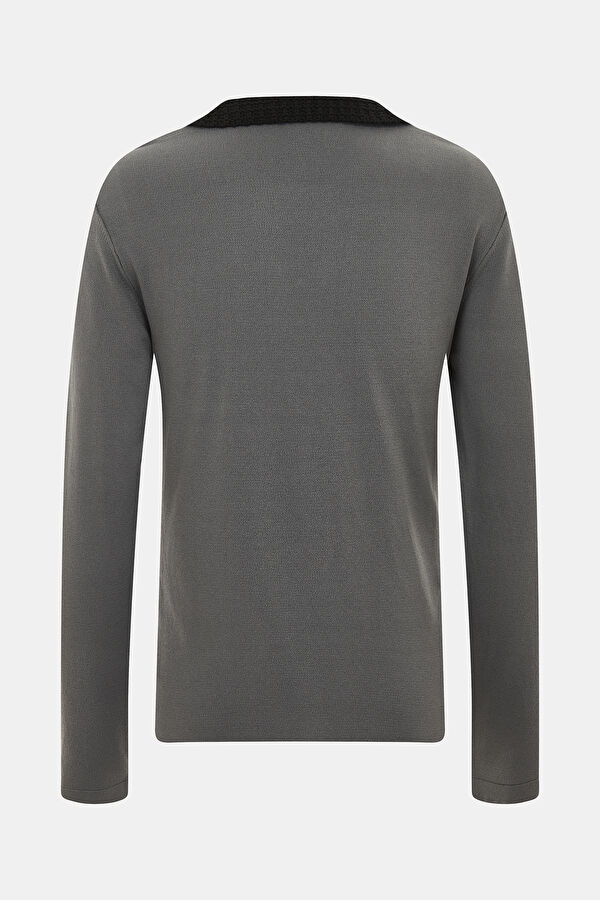 Grey Gradient Pattern Knitted Men's Sweater 4