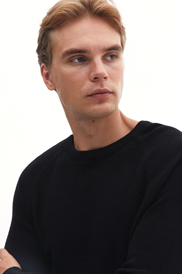 Black Knitted Men's Sweater 2