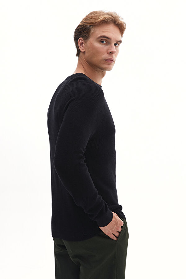 Black Knitted Men's Sweater 3