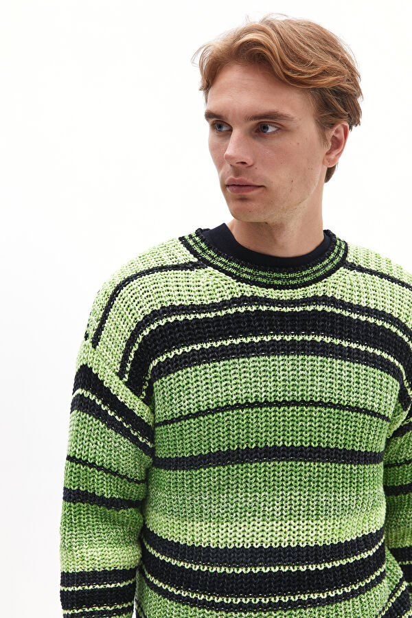 Black Knitted Pattern Men's Sweater 2