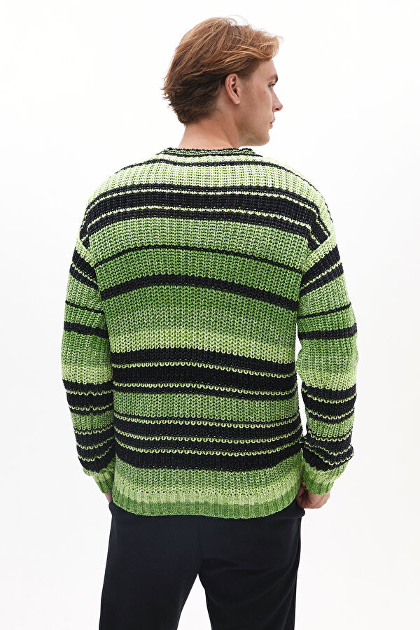 Black Knitted Pattern Men's Sweater 3