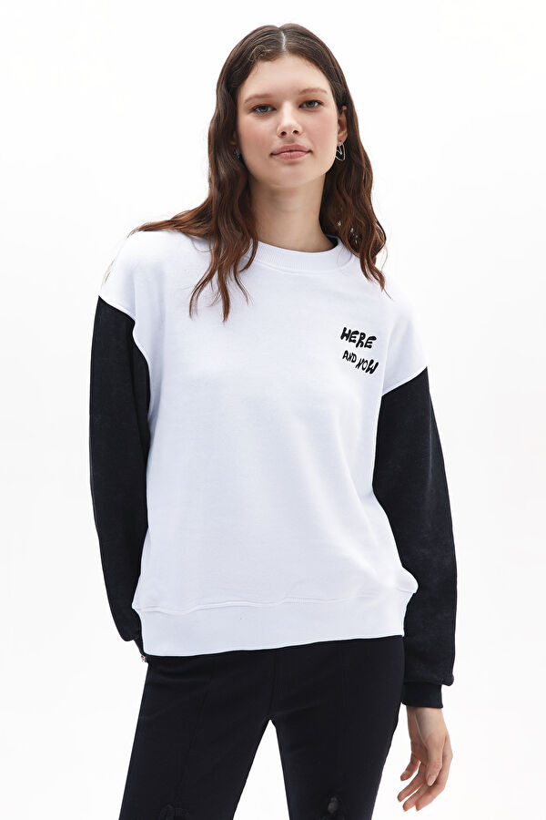 Beyaz Bisiklet Yaka Sweatshirt