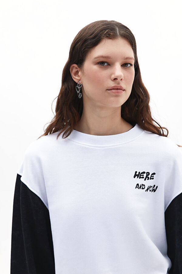 Beyaz Bisiklet Yaka Sweatshirt 2