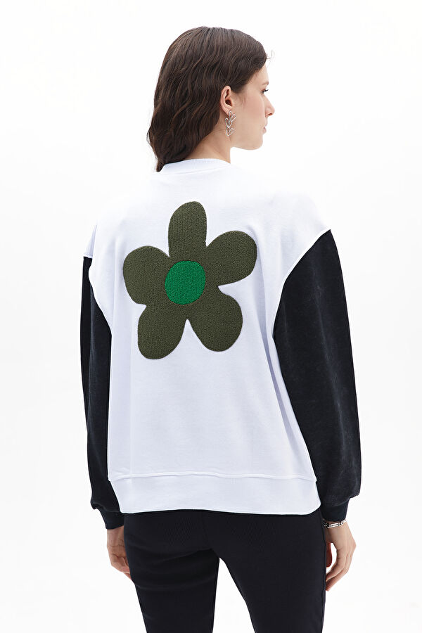 Beyaz Bisiklet Yaka Sweatshirt 3