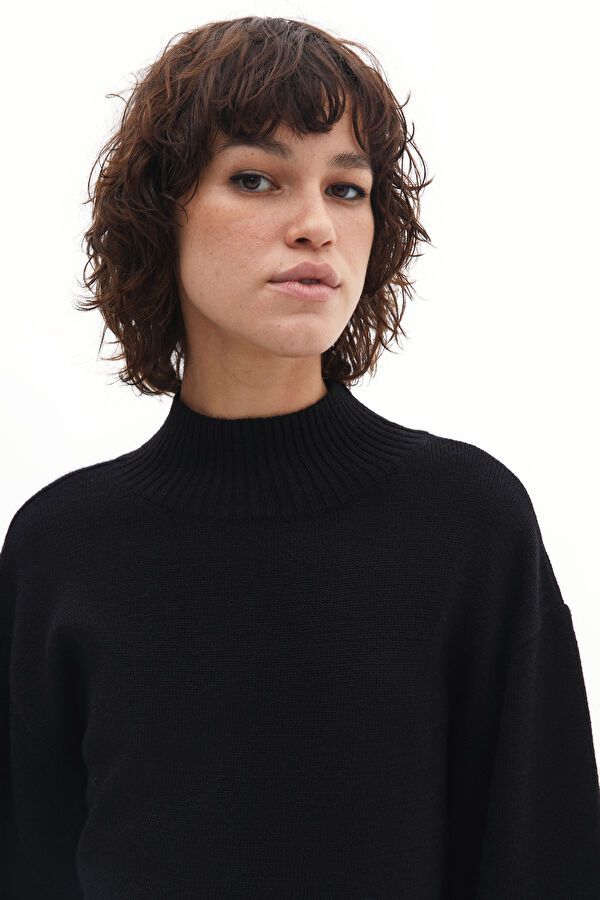 Black Knitted Women's Sweater 2