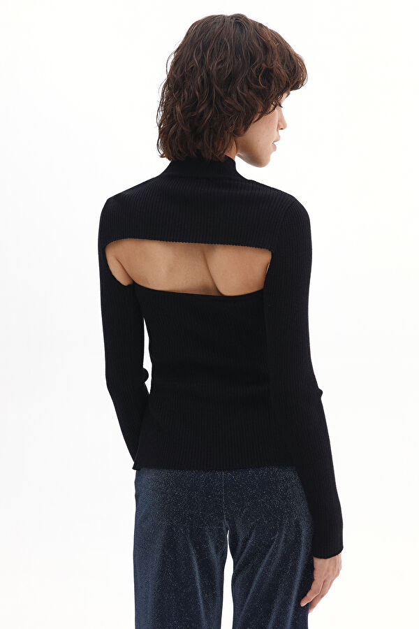 Black Long-Sleeved Women's Blouse 3