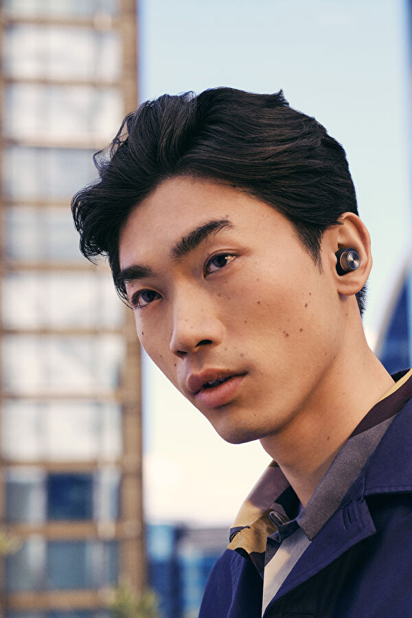 Black Earphone 15