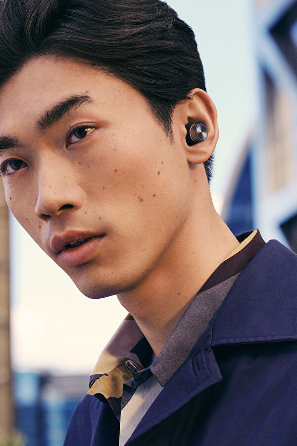 Black Earphone 16