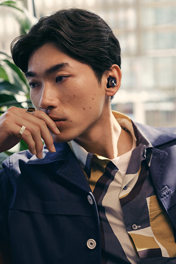 Black Earphone 17