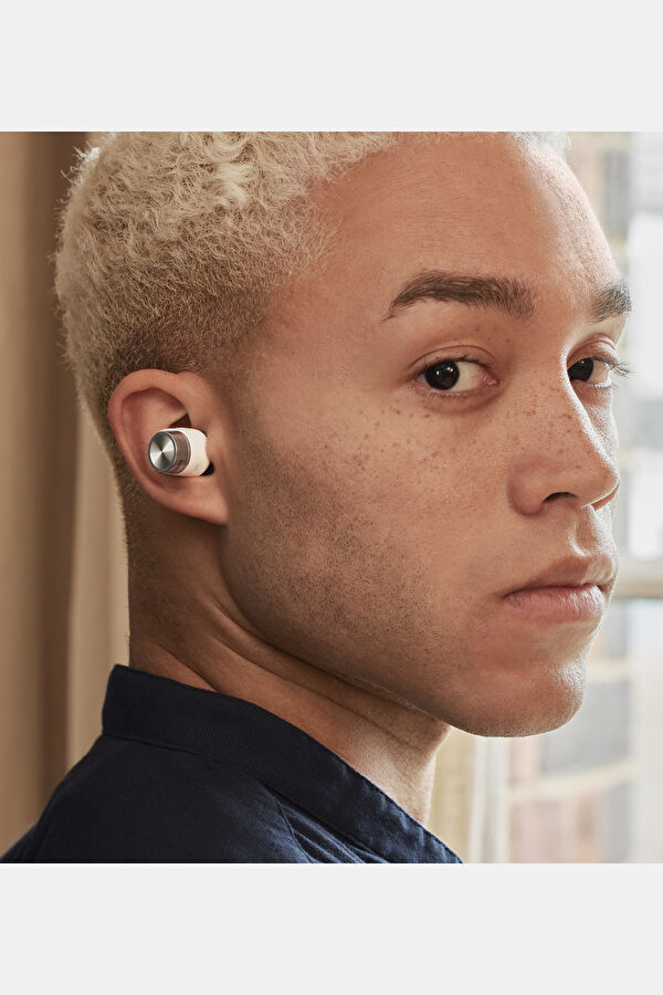 White Earphone 16