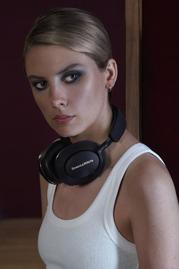 Black Earphone 13